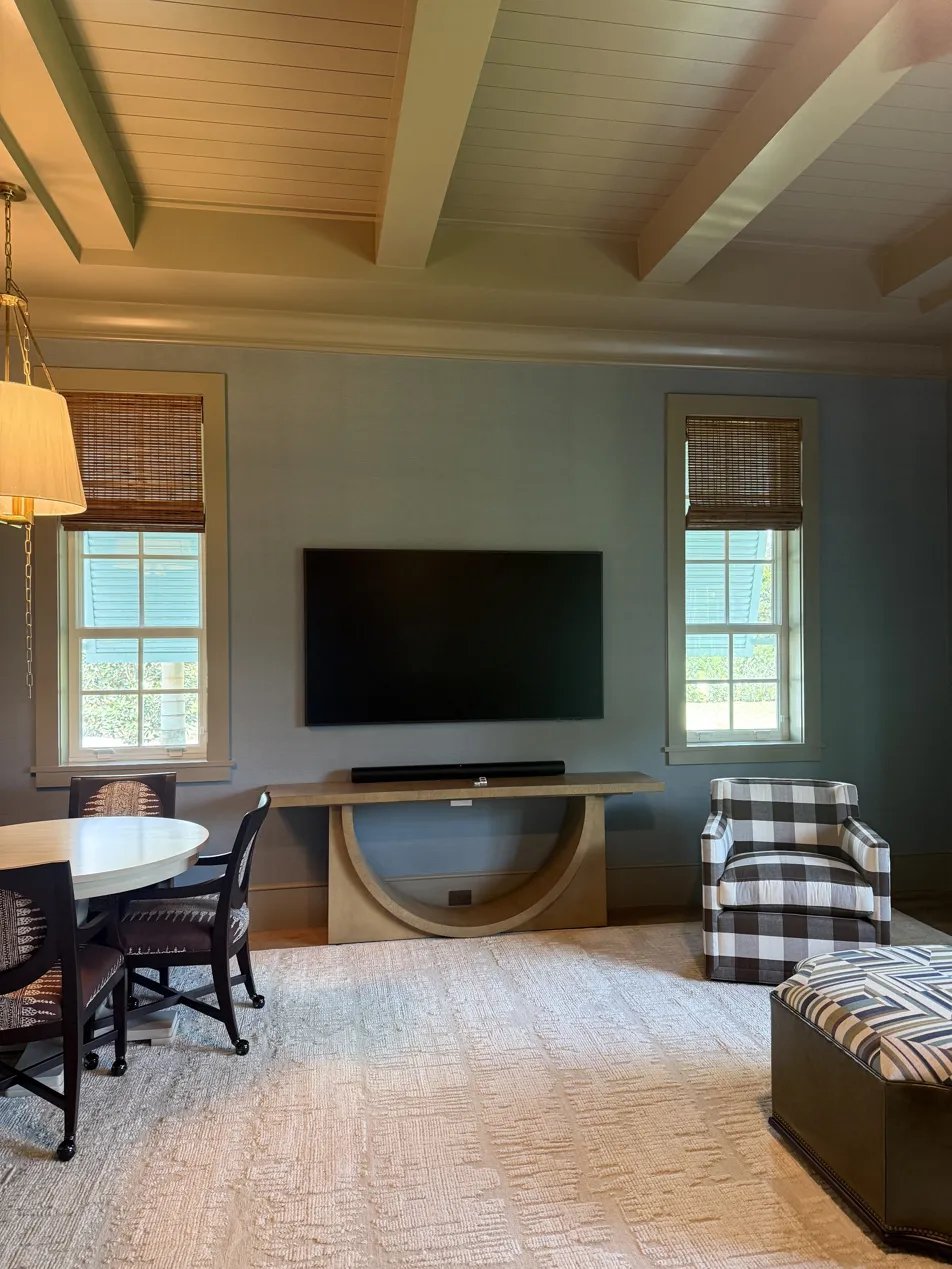 TV mounting with hidden cables